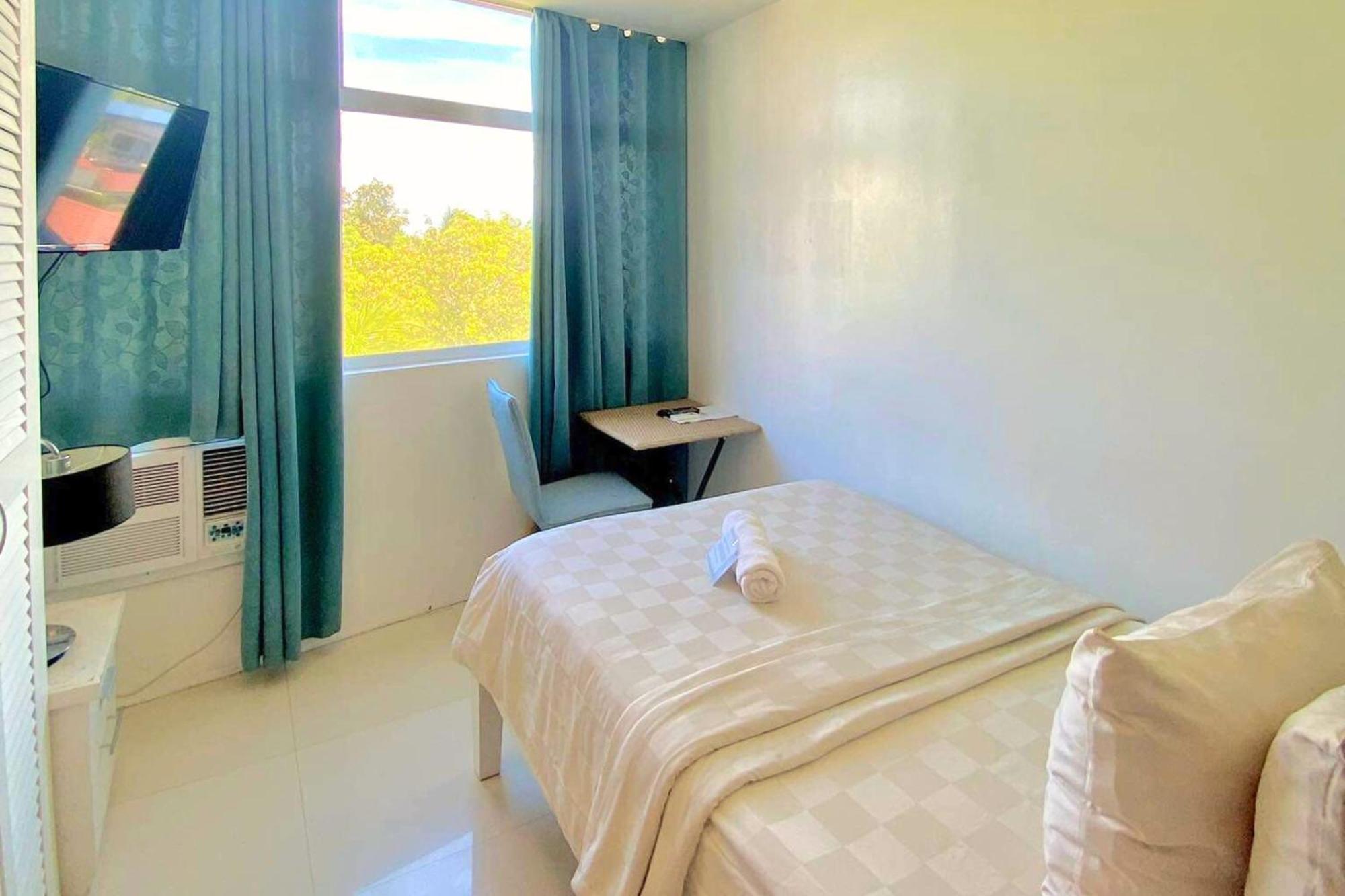 Tely'S Bed & Breakfast Iloilo Powered By Cocotel ภายนอก รูปภาพ